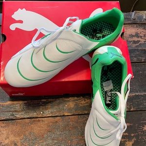 Men’s Puma soccer cleats.Brand new